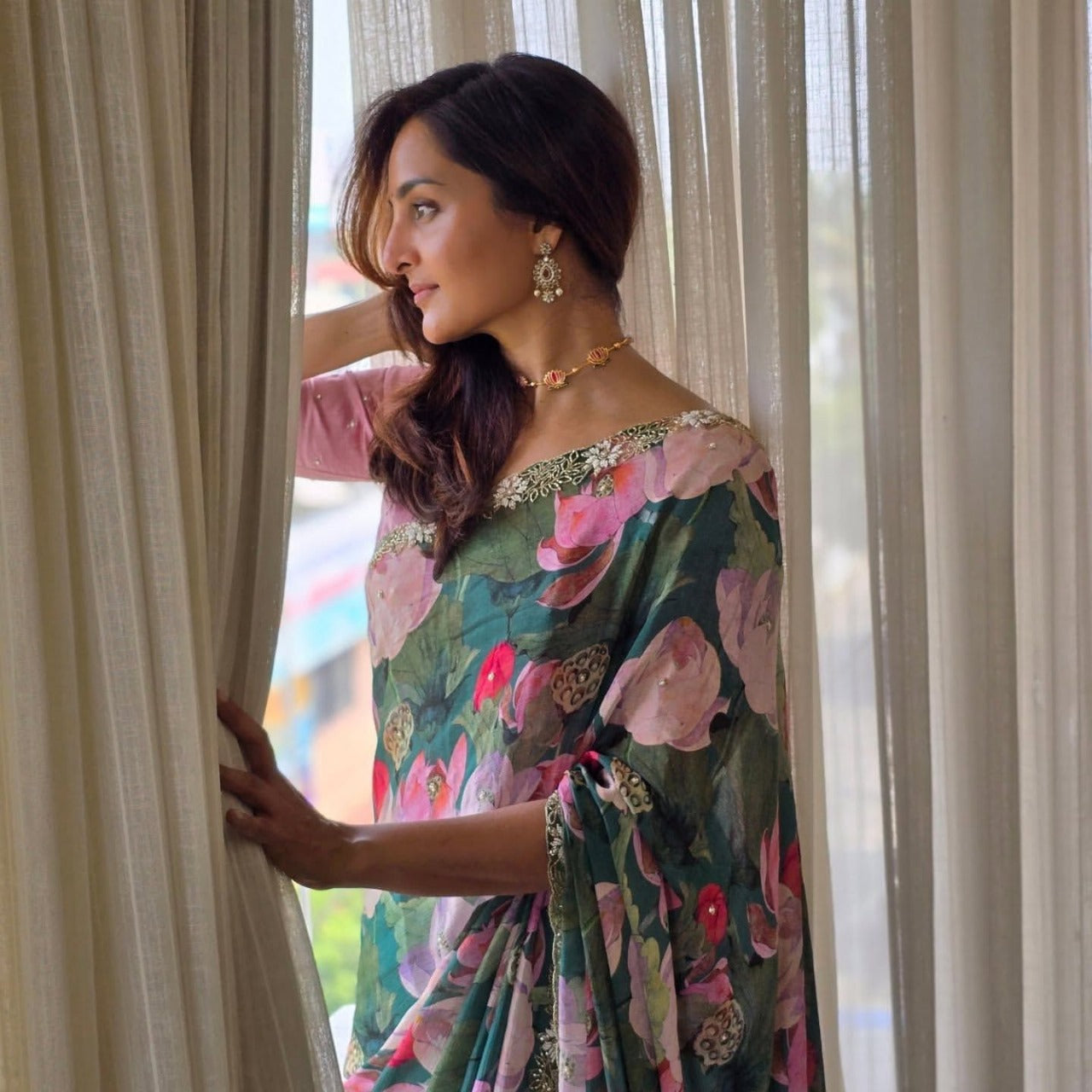 Heavy Soft Tebby Silk Fabric With Beutifull Floral Print Saree