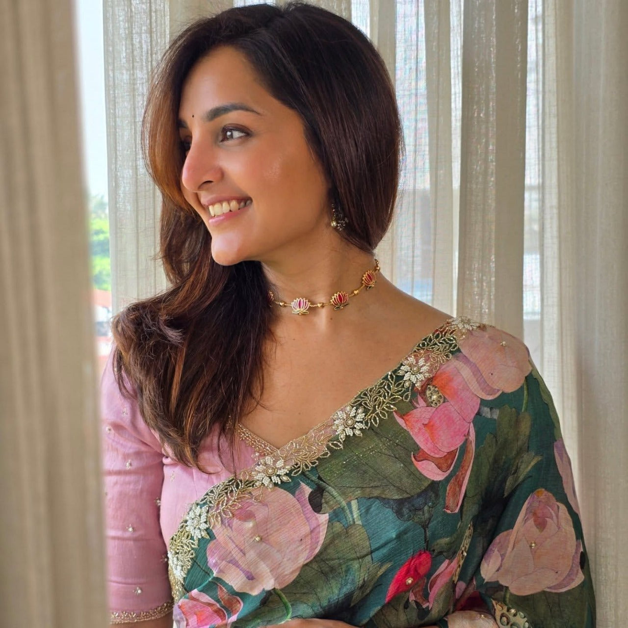 Heavy Soft Tebby Silk Fabric With Beutifull Floral Print Saree