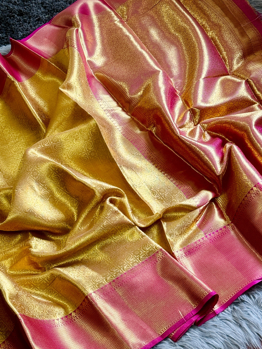 Luxor Gold Rani Mukherji Inspired Premium Tissue Silk Saree