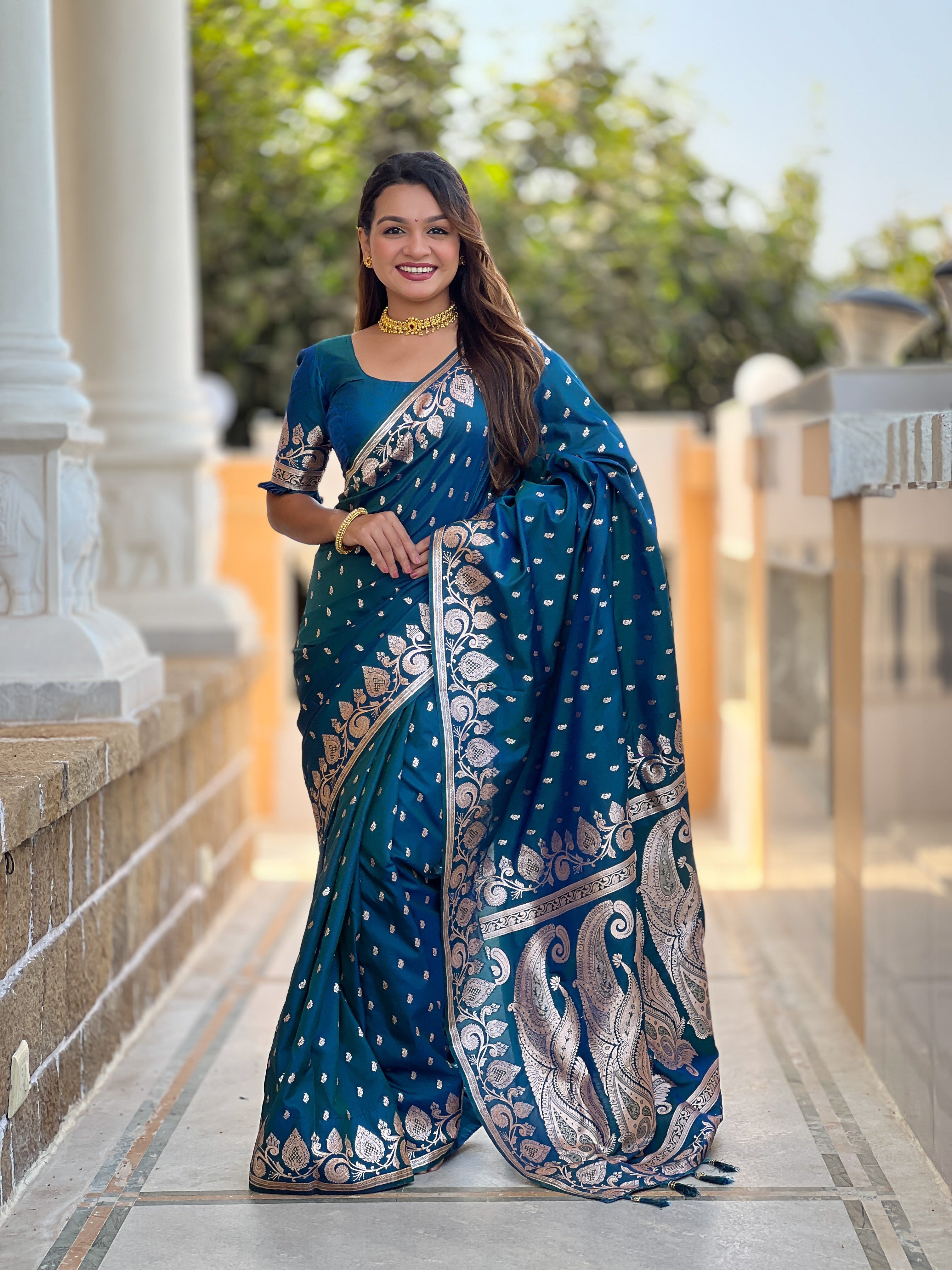 Morpich Soft Banarasi Silk Blend Saree With Zari Weaving