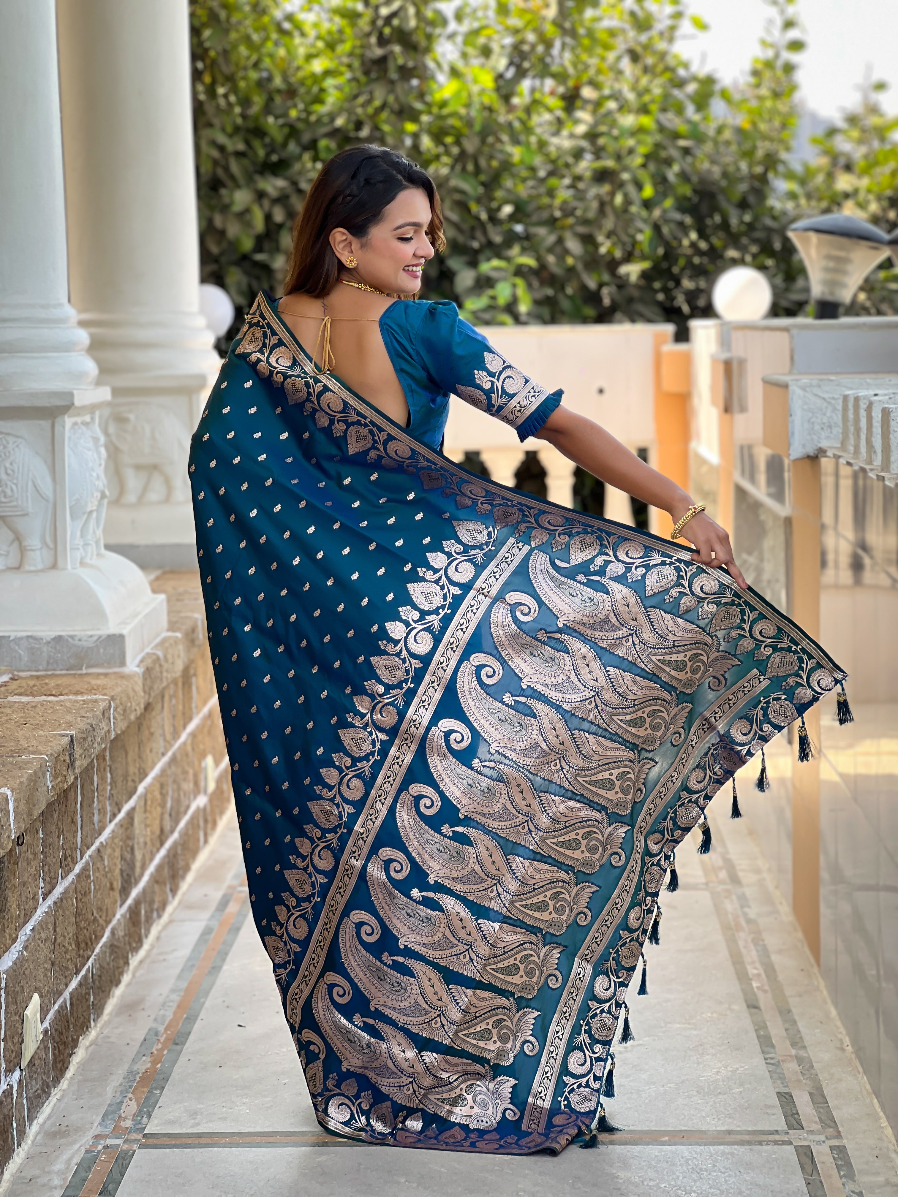 Morpich Soft Banarasi Silk Blend Saree With Zari Weaving