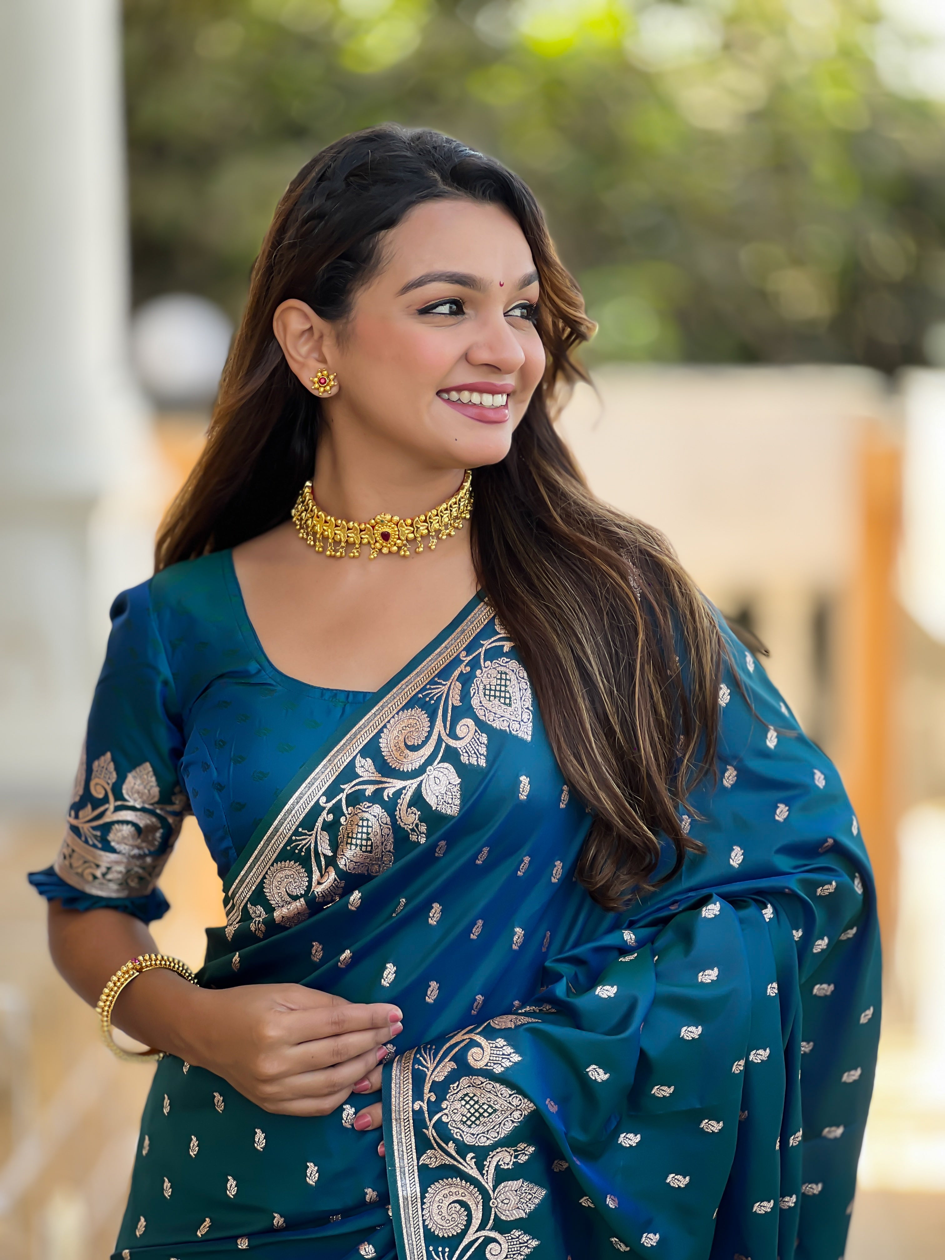 Morpich Soft Banarasi Silk Blend Saree With Zari Weaving