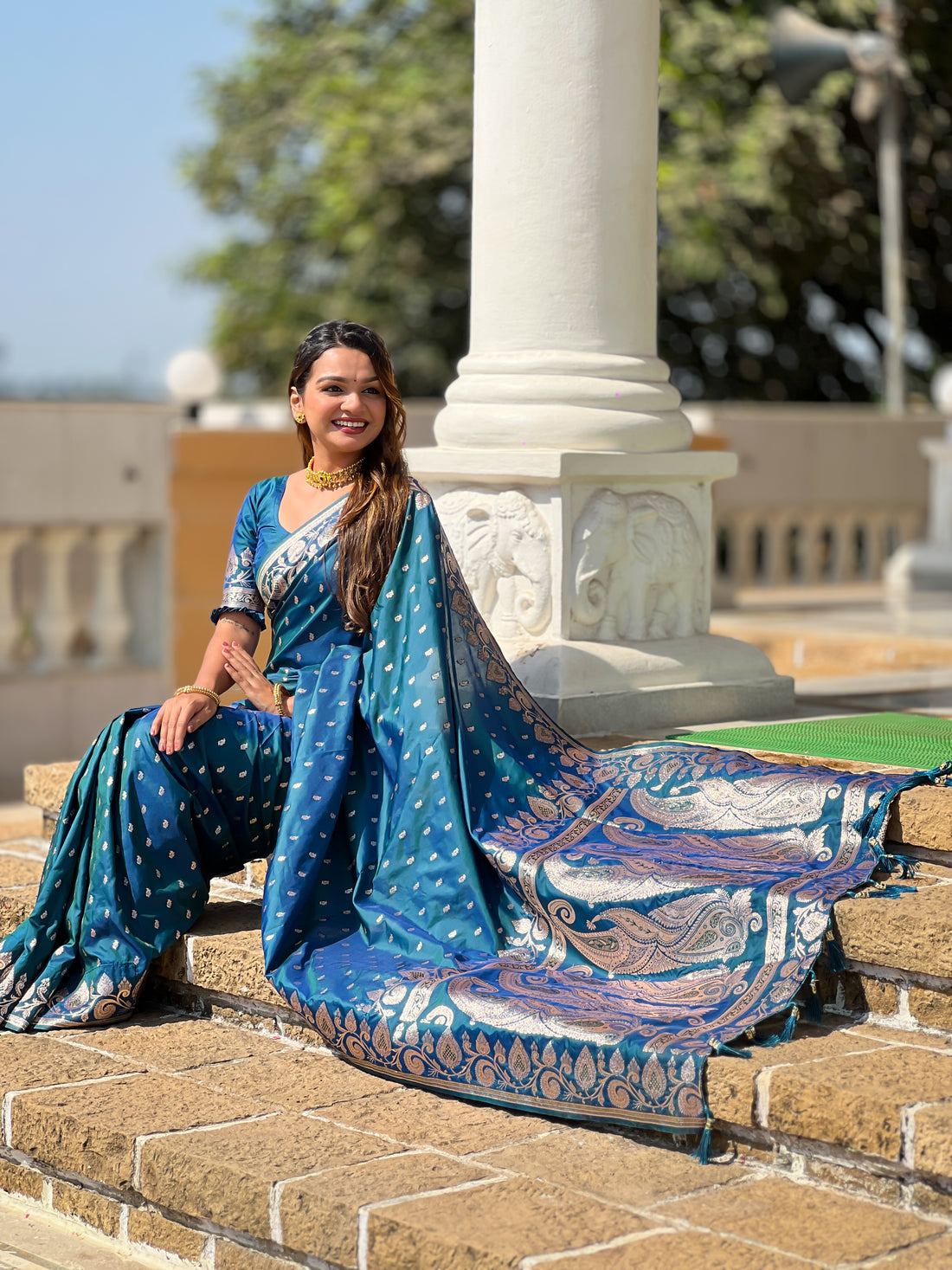 Morpich Soft Banarasi Silk Blend Saree With Zari Weaving