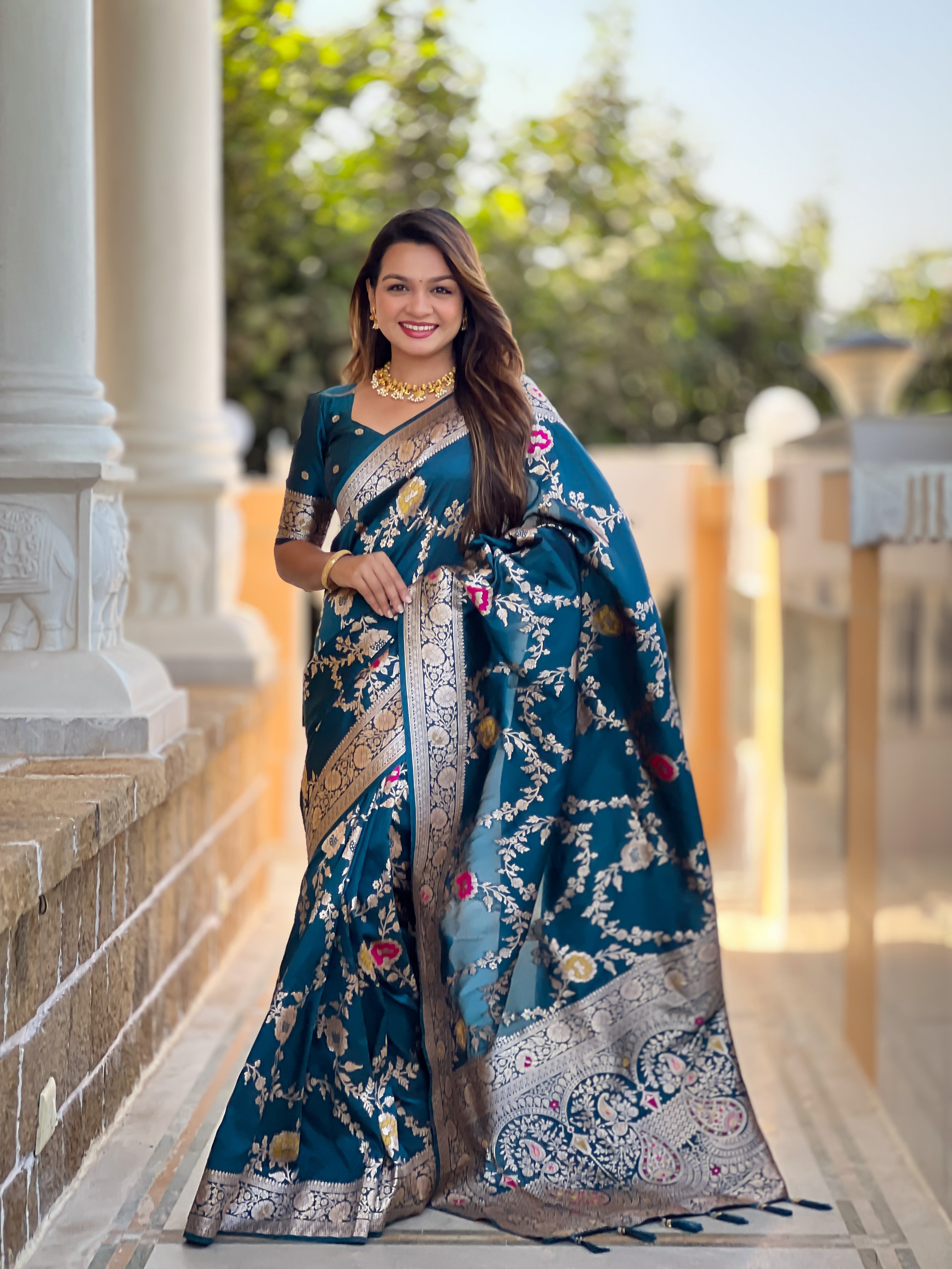 Morpich Soft Banarasi Silk Saree with Zari Weaving Meenakari Touchup Design