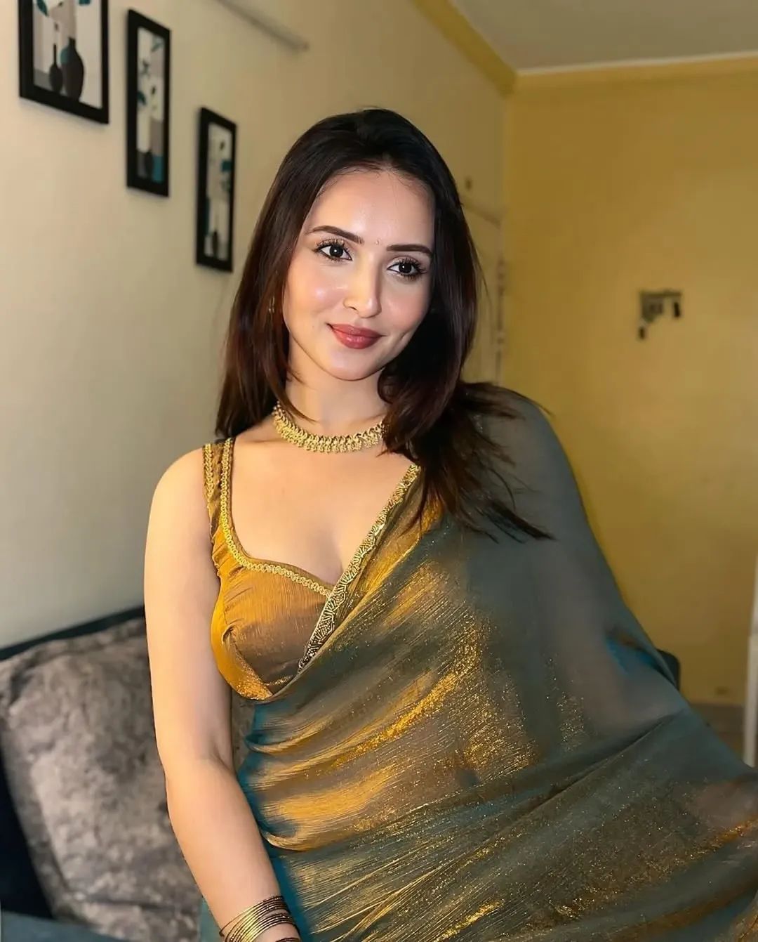 Rangoot Supper Hit Simari Shine Golden Saree
