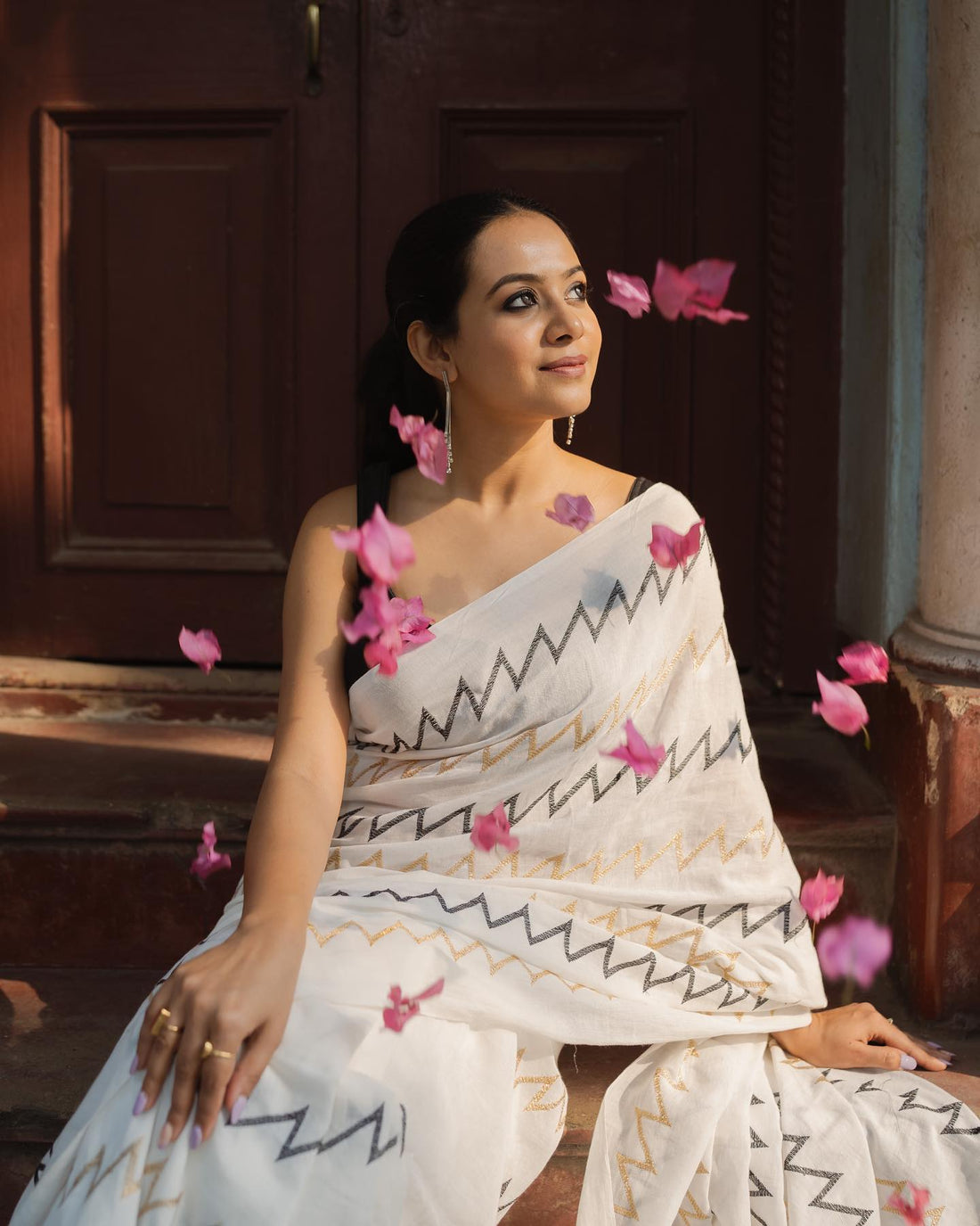 White Faux Georgette Daily Wear Thread Work Saree