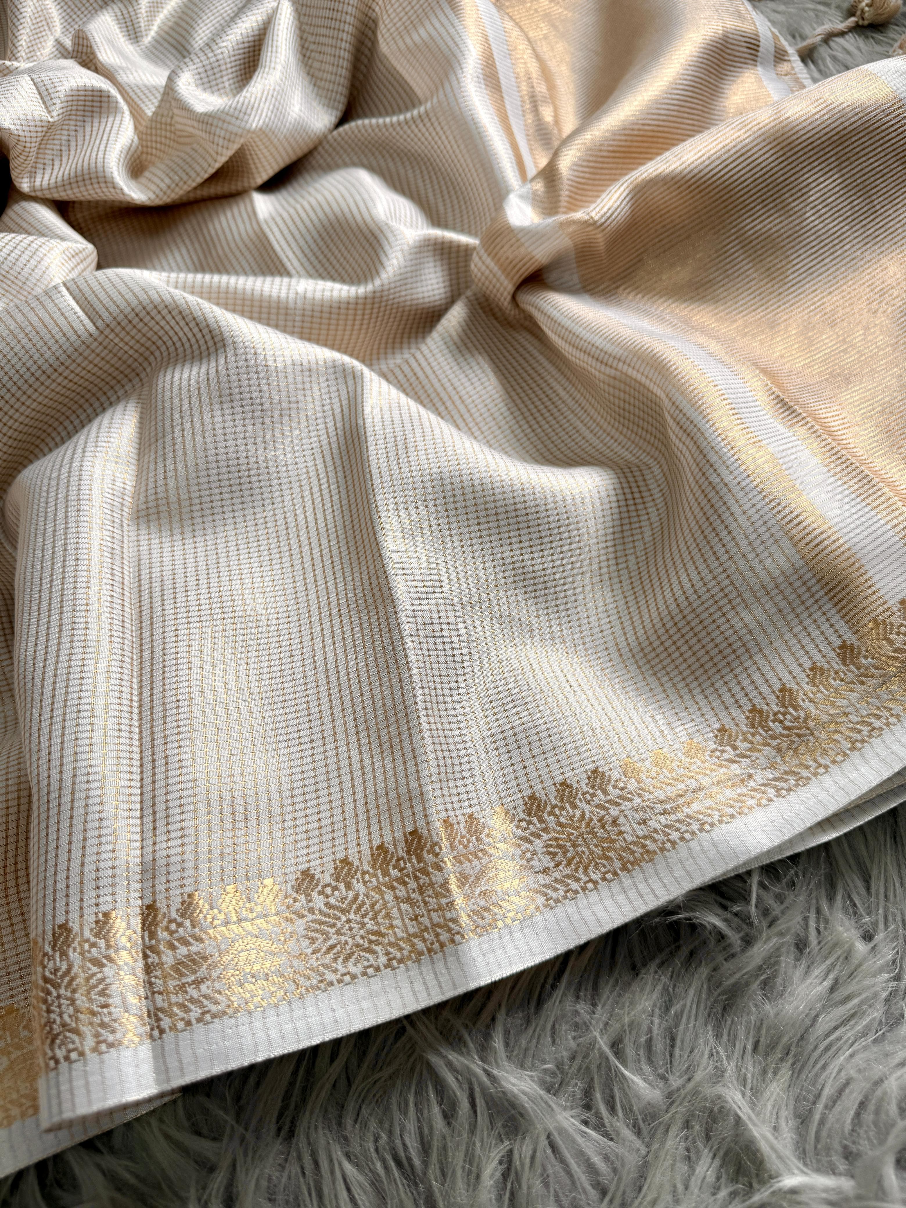 White Rich Zari Border Stunning Kasavu saree